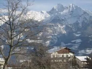 Hirondelle Hotel 2*
